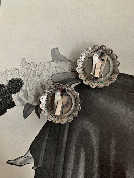 Victorian scene transfer print earring, 1960s ear… - image 4