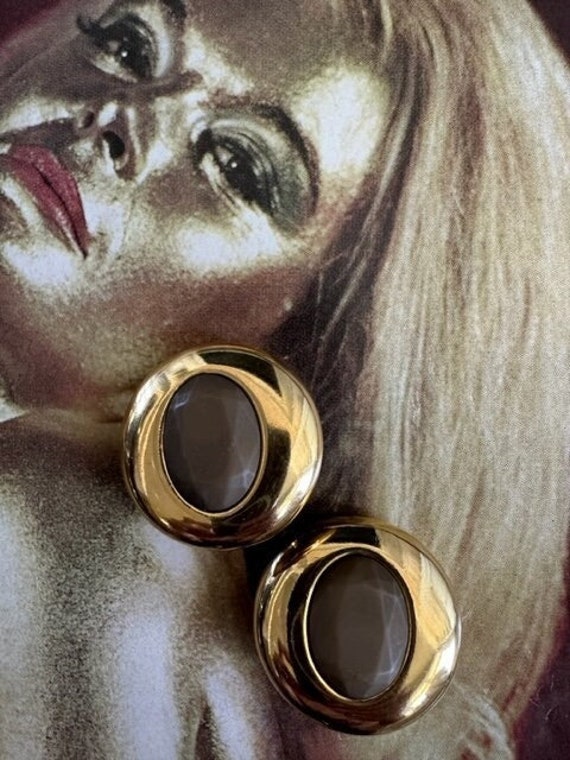 80s Mega Gold Puffy Round earrings with Matte Bro… - image 1