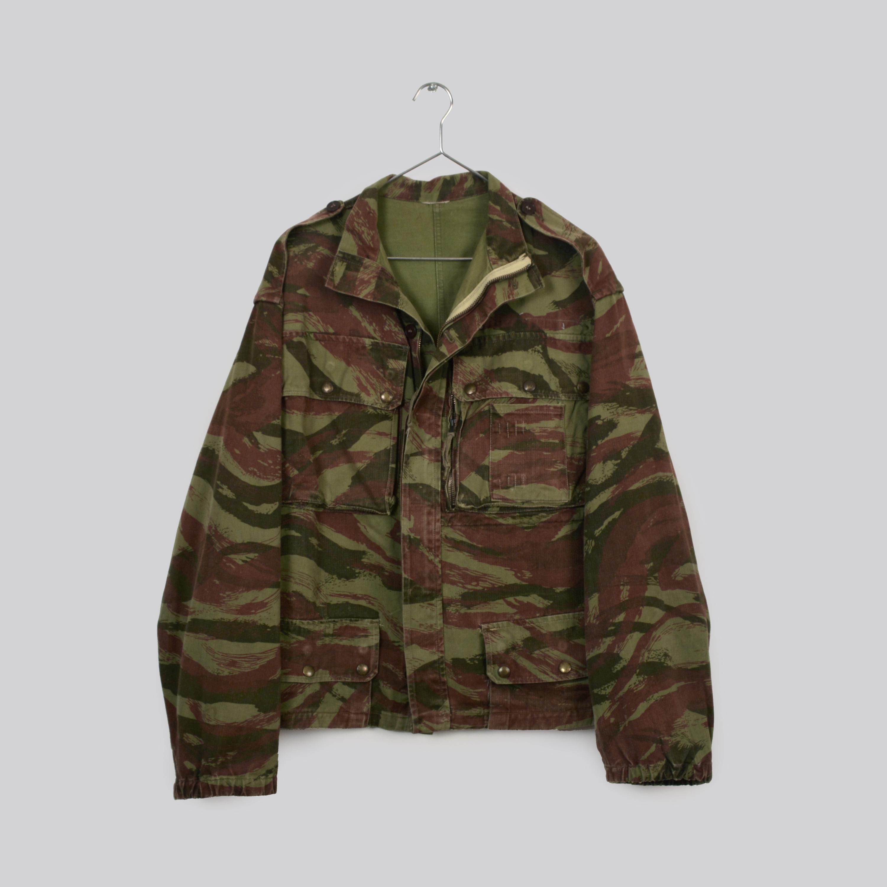 Vintage french military TAP 47-56 paratroopers lightweight jacket modified hunting bag pocket lizard camo made in France circa 1950