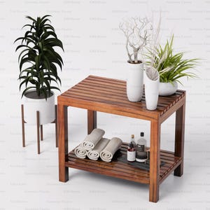 Peut inclure: Un banc de salle de bain en bois avec une étagère inférieure contenant des serviettes roulées et des articles de toilette. Des vases blancs avec des plantes et des branches décoratives sont posés dessus. Une plante en pot sur un support est à gauche.