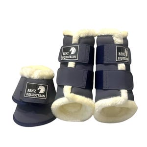 Blaue Suede Zier- & Overreach Gamaschen Set zum Schutz der Sehnen für die Dressur