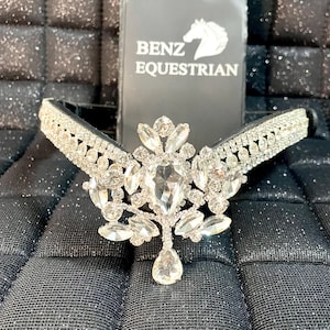 Frontalera de caballo de cuero negro con cristales en forma de V y cristales Mega Bling de color plateado y transparente con forma de lágrima y cambio rápido