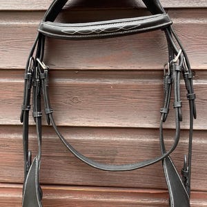 Anatomical Horse Bridle: Black Leather, Padded Comfort, Fancy Stitching