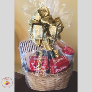 Christmas Gift Basket, Family Gift Basket, Hostess Gift Basket, Raffle Gift Basket, New Homeowner Gift Basket,