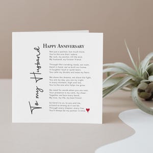 Biglietto d'auguri romantico per il marito con poesia d'amore, celebra la tua storia d'amore con parole preziose per ricordare il giorno del tuo matrimonio.