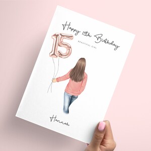 Tarjeta personalizada para el 15.º cumpleaños de una adolescente: sudadera con capucha personalizada y opciones de peinado disponibles.