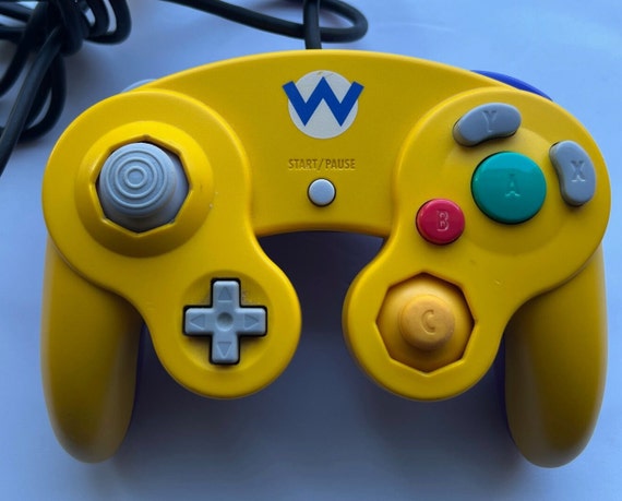 Authentic Official Nintendo GameCube Controller Club Nintendo Wario Official RARE Tight Stick Excellent Condition