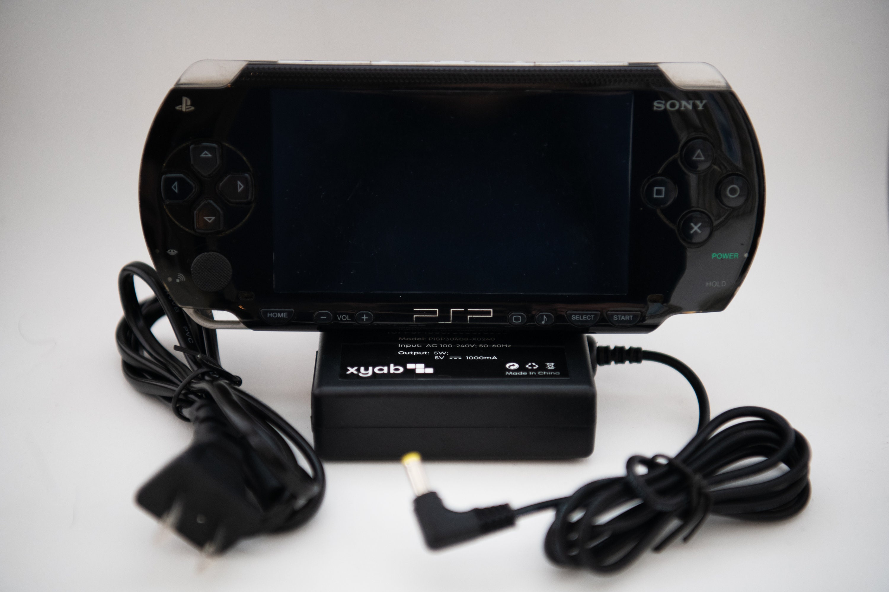美品 PSポータブル PSP2000 ピアノブラック 純正バッテリー