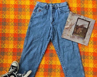 vintage 90s Wrangler Jeans Medium Wash Straight Fit / Joyeuses Fêtes!