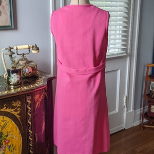 vintage 60s Hot Pink Sleeveless Mod Shift Midi Dress par Barnesville / Joyeuses Fêtes image 2