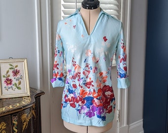 70s Light Blue V-Neck Tunic with Floral Pattern and 3/4 Length Sleeves