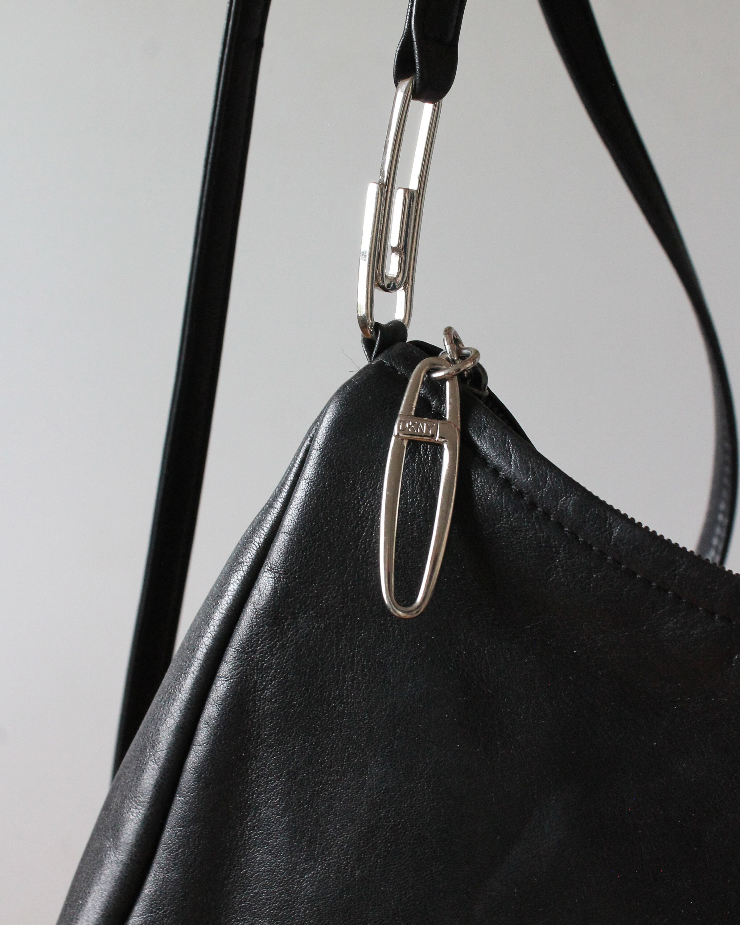 Leather handbag Dkny Black in Leather - 25960917