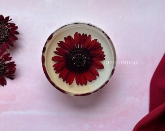 Dried gerbera resin paperweight - Office supplies, Papiergewicht, office accessories 286g - resin art with dried flowers - home decor