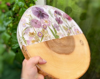 Wood and Resin Board with Dried Flowers - Live Edge - handmade - Trockenblumen - home decor - Epoxy Resin - Poppy Flowers - Mohnblume
