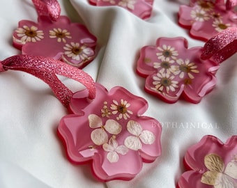 Handmade Christmas tree ornaments - Pink Resin and pressed flowers - Dried Flowers - Christmas Decor - Weihnachten Deko - Resin Ornament