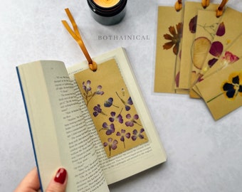 Bookmarks with pressed flowers and stationary paper - Marcador de livro - buchzeichen - Lesezeichen - Book accessories