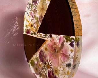 Wooden milky-white resin board with dried flowers - Botanical Art - Resin Tray - Wooden Board - Home Decor - Christmas Gift