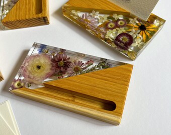 Business Cards Holder made with wood, resin and dried flowers - visitenkartenhalter - visit card holder - Trockenblumen - Office Decor