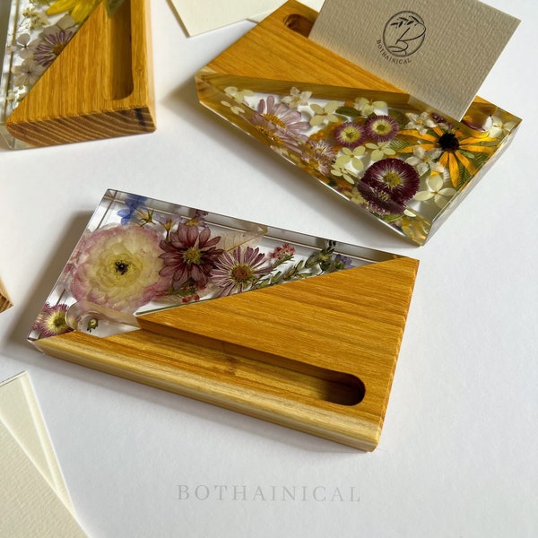 Business Cards Holder made with wood, resin and dried flowers - visitenkartenhalter - visit card holder - Trockenblumen - Office Decor