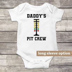 Racing Baby Body, Papas Boxencrew, Racing Buddy, lustige Baby Kleidung, süßes Baby Outfit, Baby Ankündigung, Renntag, Kraul-Walk-Rennen