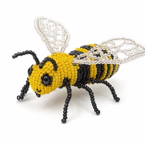 Padrão de Abelha em 3D com Miçangas | Tutorial de Animal com Miçangas em Ponto Tijolo | Guia em PDF para Bordar uma Abelha Fofa | Faça Você Mesmo um Pingente de Inseto em Miniatura | Miyuki