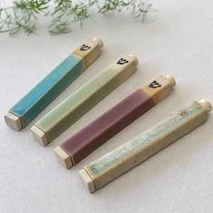 Modern Ceramic Mezuzah with Shin Letter, Colorful Judaica Mezuzah Case, Handmade Jewish Door Decor, Minimalist Mezuzah Gift