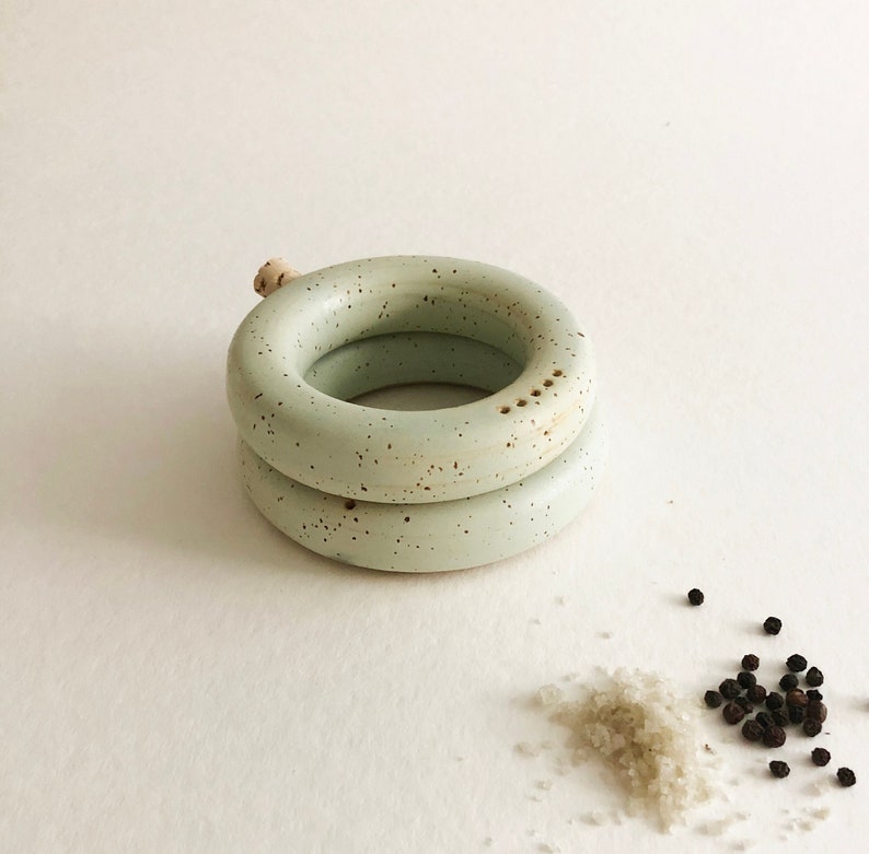 Round salt and pepper shaker in mint color image 2