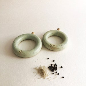 Round salt and pepper shaker in mint color image 5