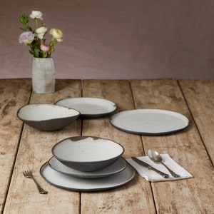 6 Rustic dinnerware set Including two center bowls