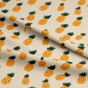 Mönster med sött leende ananas, tyg som metervara, 136 cm brett, polyester, för sömnad, hantverk, gör-det-själv-projekt