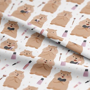 Peut inclure: Motif répétitif sur tissu blanc avec des hamsters de dessin animé avec des pinceaux de maquillage, du rouge à lèvres et du vernis à ongles. Les hamsters sont de différentes nuances de marron et sourient. Les articles de maquillage sont roses et noirs.