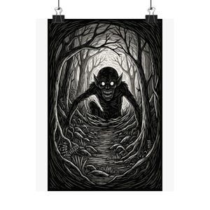 不気味な森のアートプリント、マットな縦型ポスター、ホラー装飾、ゴシック ウォール アート、ハロウィーンのデコレーション、家の美学、不気味な人へのギフト [...]