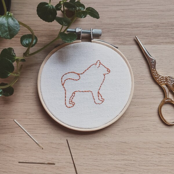 Broderie silhouette de chien