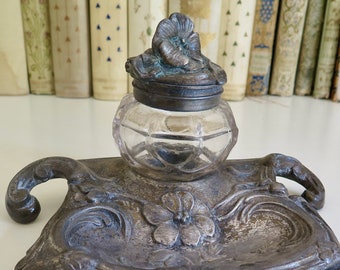 Antikes Französisches Jugendstil Tintenfass, Geprägte Blumen