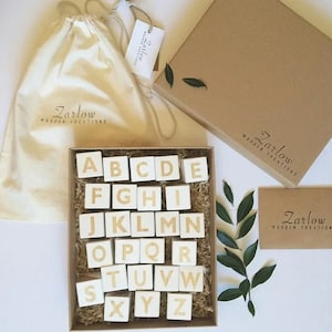 Prateleiras de parede para casa, blocos de nomes de bebês, decoração de berçário, presente personalizado para bebês, menina, blocos de letras de madeira, prateleiras de berçário, inicial de berçário