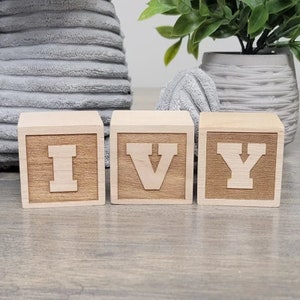 Blocos de nomes de bebês, decoração de berçário, presente personalizado para bebês, menina, blocos de letras de madeira, prateleiras de berçário, natural, inicial de berçário