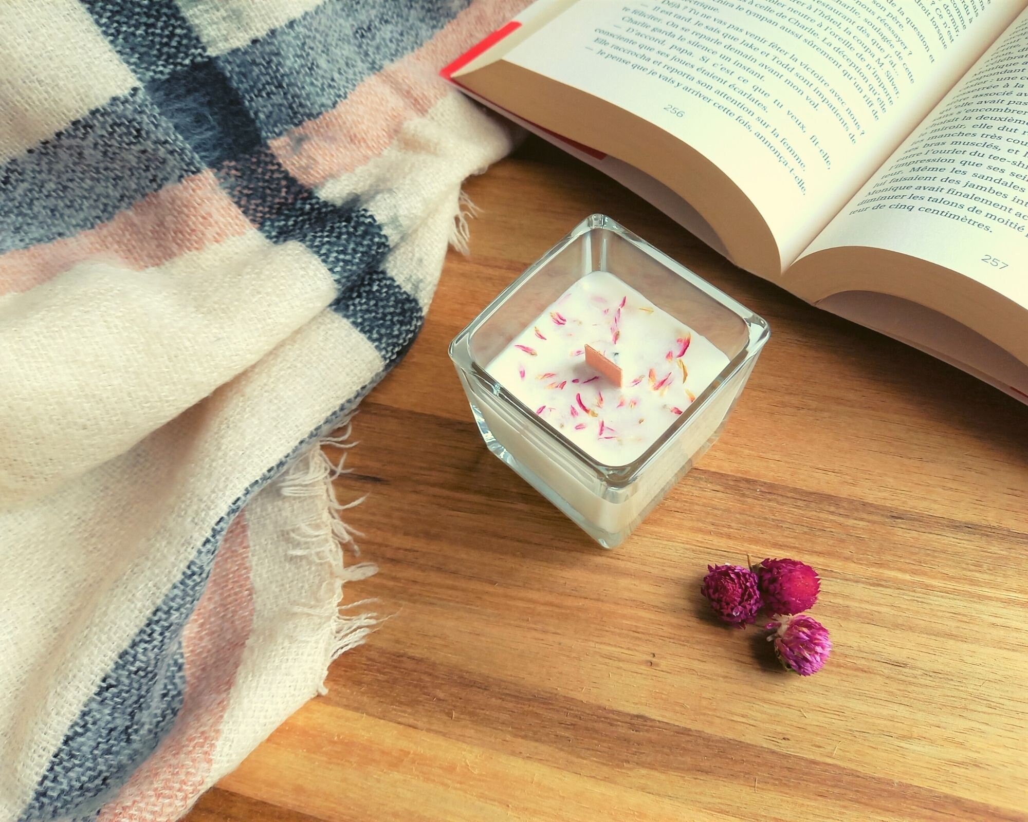 Bougie Mèche en Bois et Pétales de Fleurs Séchées - Décorations, Cadeau Anniversaire, Fêtes Des Mère