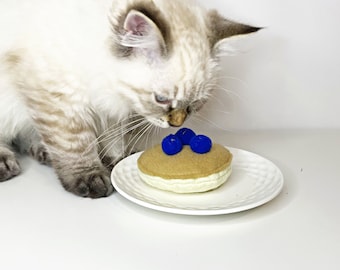 Felt catnip toy Pancake, Food cat toy