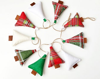 Red and green plaid Сhristmas garland, Rustic winter garland, 10 trees, Fireplace mantle decor