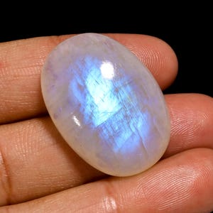 AAA+ NATURAL Grade  Rainbow Moonstone Oval Gemstone Cabochon Rainbow moonstone with rainbow like sheen Oval shape size 28X20X9MM 39.5CT