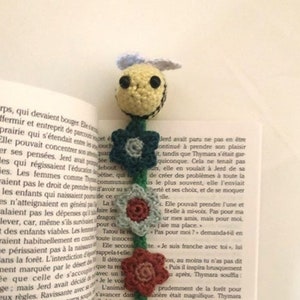 Bee bookmark crochet pattern