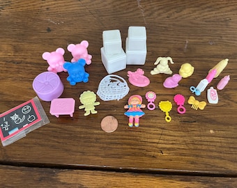 Vintage BARBIE Kelly bambini giocattoli lotto bottiglie sonagli orsi blocchi casa delle bambole in miniatura degli anni '90 scala 1:6