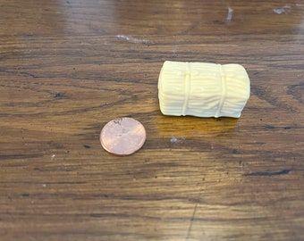 Vintage BARBIE Barile Blocco di fieno per cavalli Raccolto Casa delle bambole in miniatura degli anni '90 Scala 1:6