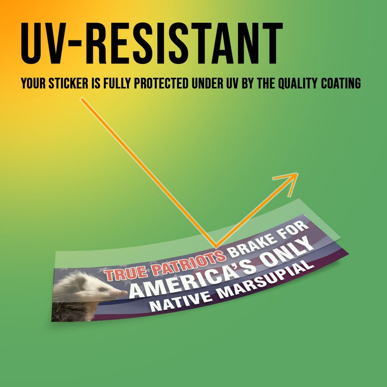 Op de afbeelding: Een sticker met een afbeelding van een opossum en de tekst "True Patriots Brake for America's Only Native Marsupial". De sticker is beschermd met een UV-bestendige coating.