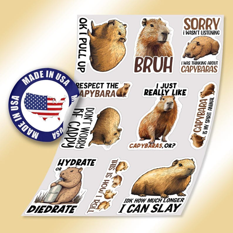 Op de afbeelding: Een vel stickers met capybara's, een groot knaagdier dat inheems is in Zuid-Amerika. De stickers hebben verschillende ontwerpen en zinnen, waaronder "OK I Pull Up", "Respect the Capybara", "I Just Really Like Capybaras", "Hydrate or Diedrate" en "This is How I Roll".