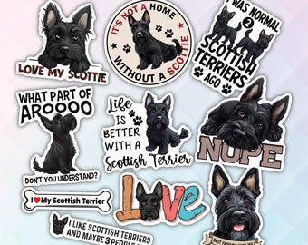 Puede incluir: Un conjunto de diez pegatinas con terriers escoceses negros con varios refranes humorísticos. Los refranes incluyen "Love My Scottie", "What Part of AROOOO Don't You Understand?", "It's Not A Home Without A Scottie", "Life Is Better With A Scottish Terrier", "I Was Normal 2 Scottish Terriers Ago", "Nope", "I ♥ My Scottish Terrier", "Love", "I Like Scottish Terriers And Maybe 3 People", and "Best Friends For Life".