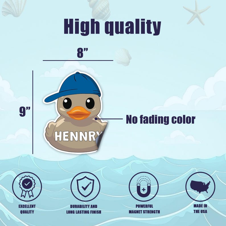Puede incluir: Una pegatina con forma de pato con una gorra azul, el nombre "HENNRY" y el texto "High quality". La pegatina mide aproximadamente 20 cm de ancho y 23 cm de alto. El texto adicional incluye "No fading color", "Excellent quality" y "Made in the USA".