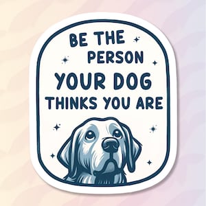 Peut inclure: Autocollant avec un fond blanc et une bordure bleue. Le texte dit "BE THE PERSON YOUR DOG THINKS YOU ARE" au-dessus d'une illustration bleue et blanche du visage d'un chien.