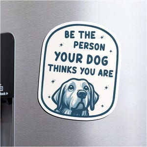 Autocollant et aimant pour chien mignons, soyez une personne que le chien pense que vous êtes, maman de chien, chien kawaii, accessoires et cadeaux pour les mamans, les propriétaires et les amoureux des chiens Magnet 5.5"