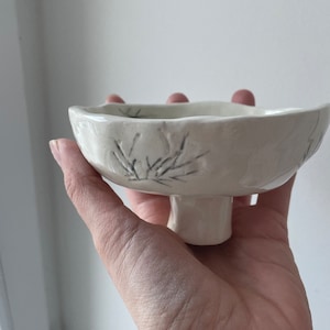 Weihnachtsgeschirr, kleine Schale, natur inspiriert, rustikal, handgemachte Keramik. Kiefer, mediterran, inspiriert, grün, Abdrücke...